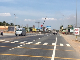 Thi công mới bảng QC tấm lớn tại Bình Thuận