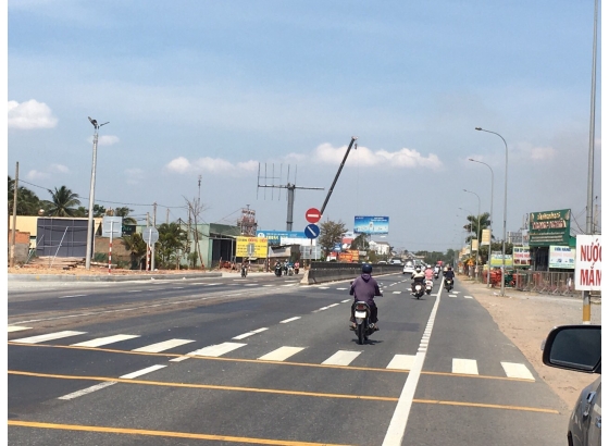 Thi công mới bảng QC tấm lớn tại Bình Thuận